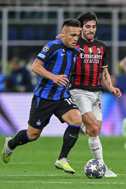 一个备受关 一个备受关