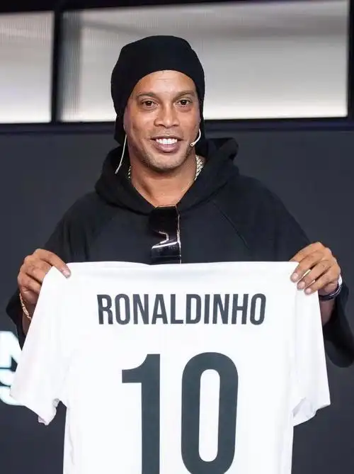 在他通过马 在他通过马